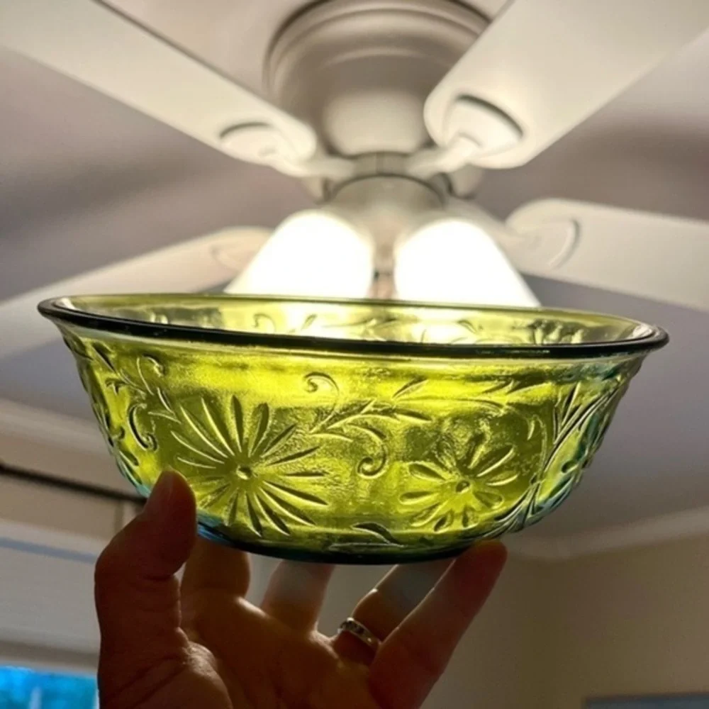 Vintage 1979 FTD Olive Green Glass Bowl Daisy Pattern 7.5”